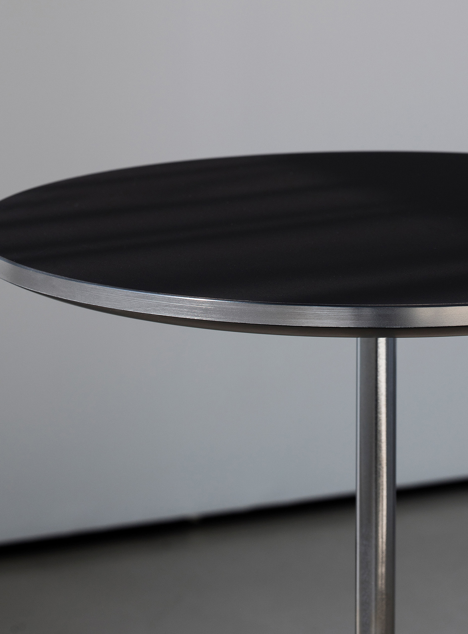 잭슨 Plato Side Table