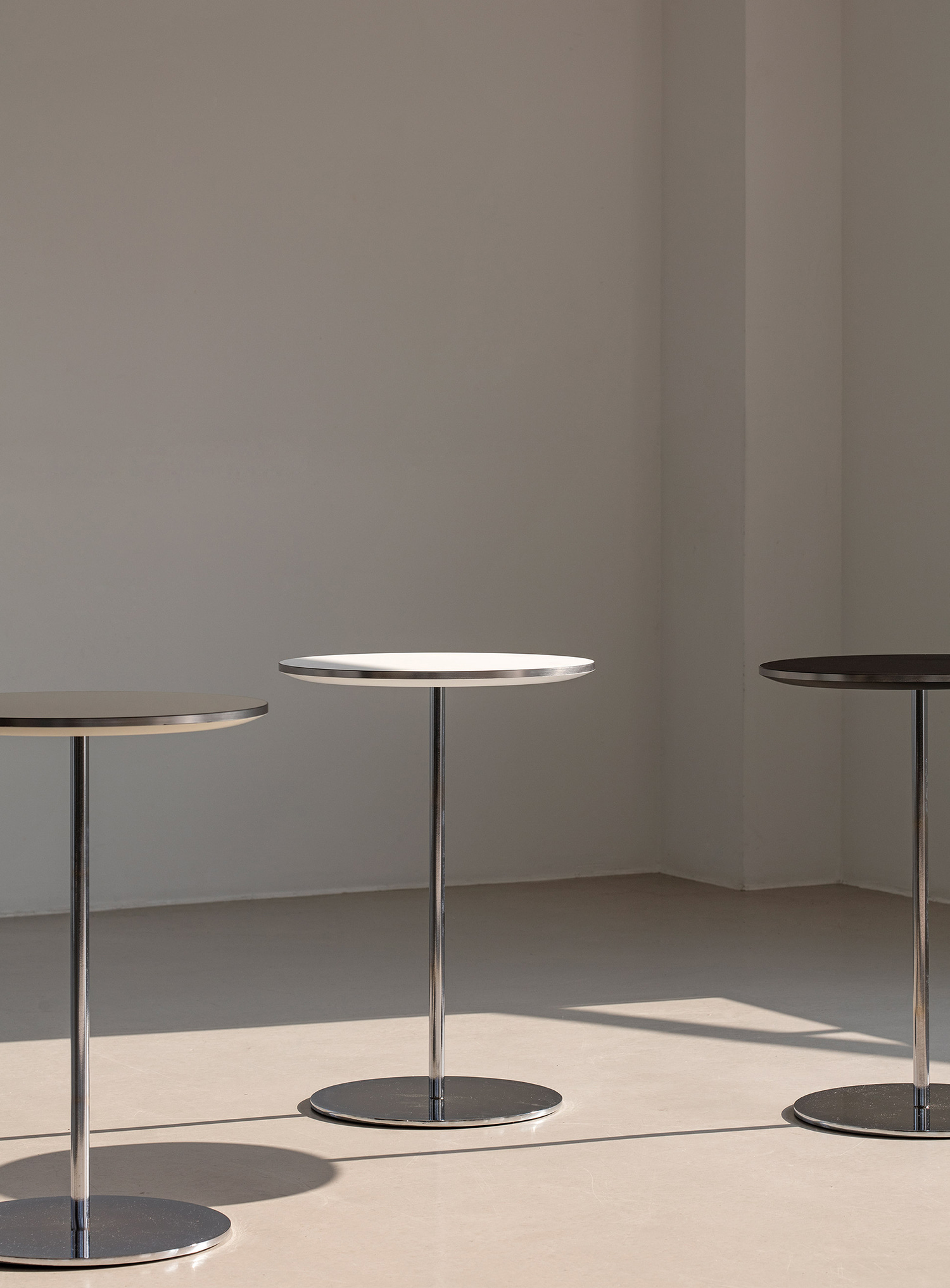 잭슨 Plato Side Table