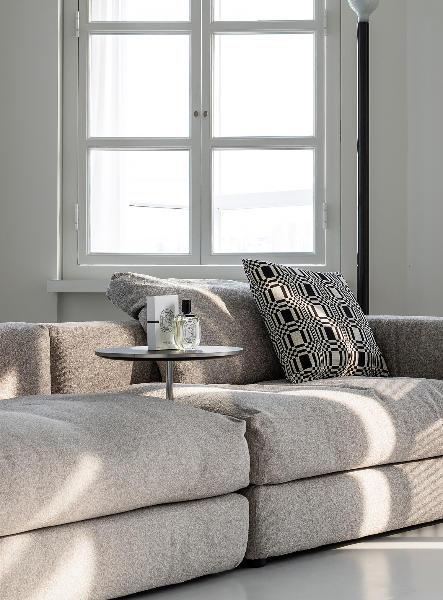 잭슨 Plato Side Table