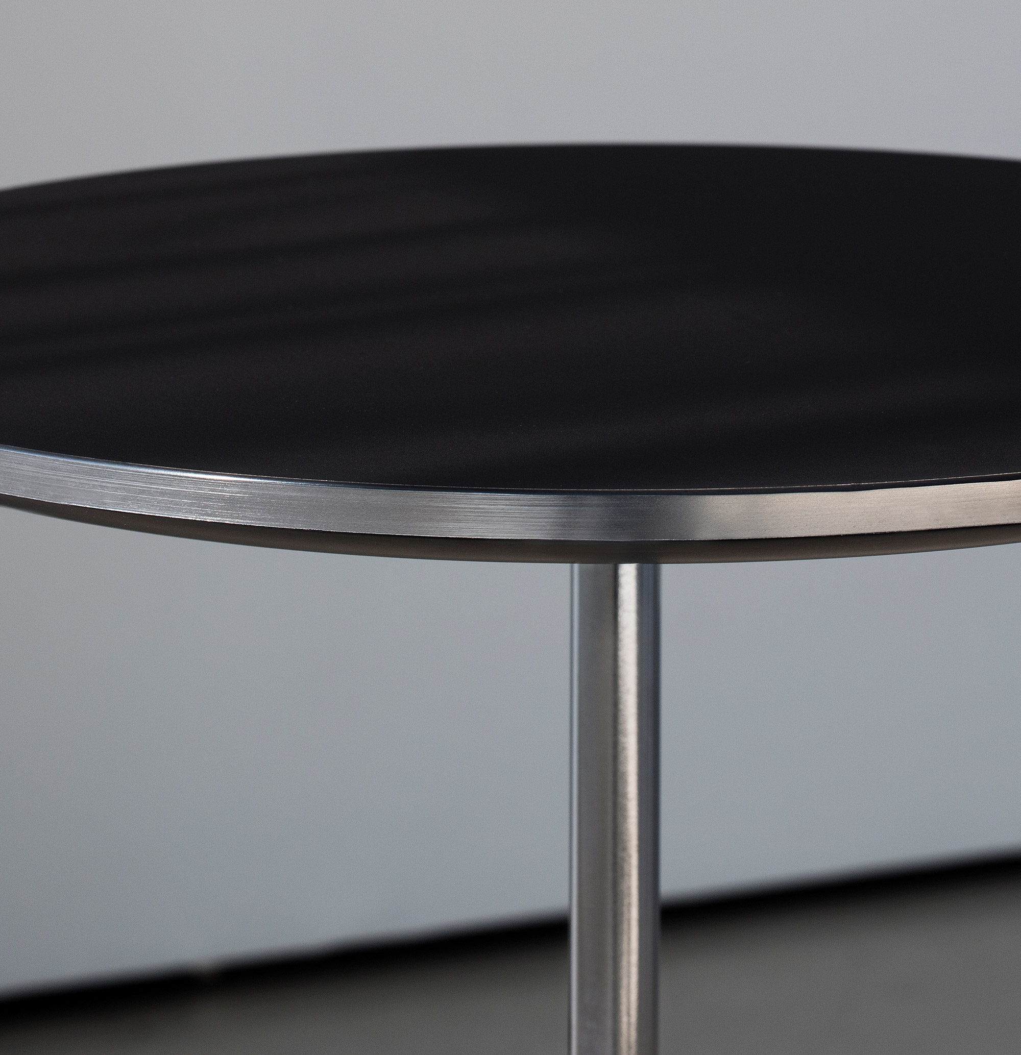 잭슨 Plato Side Table