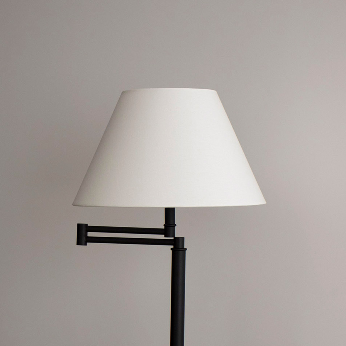 Line Stand Lamp Brass