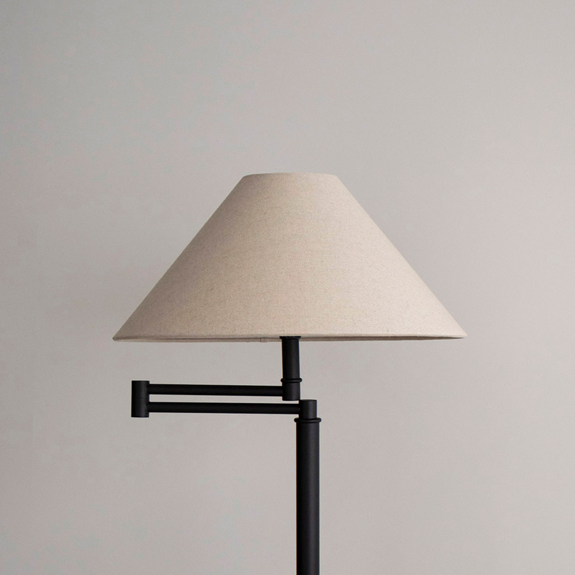 Line Stand Lamp Brass