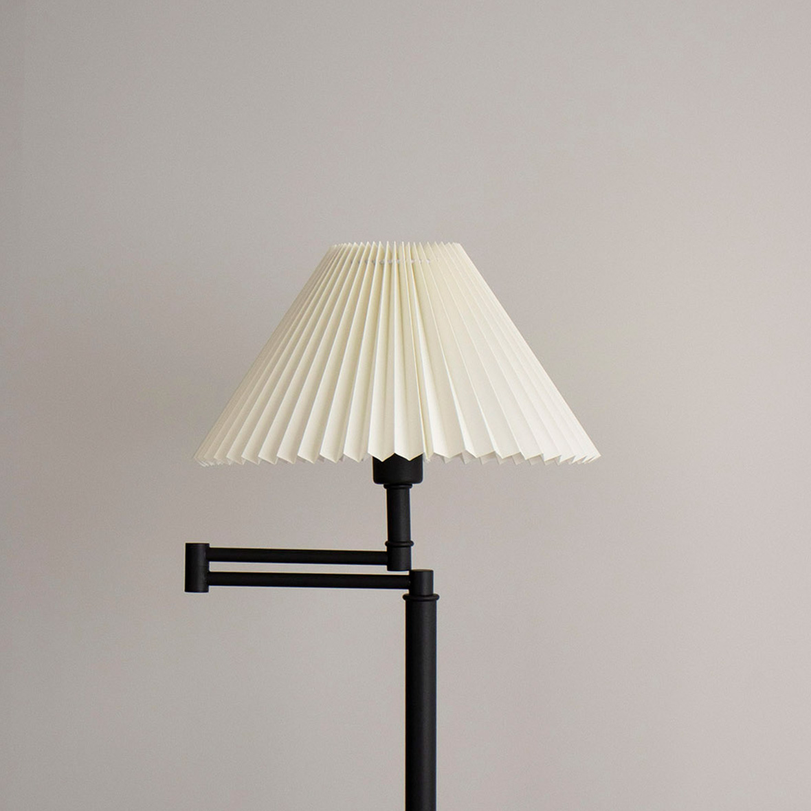 Line Stand Lamp Brass