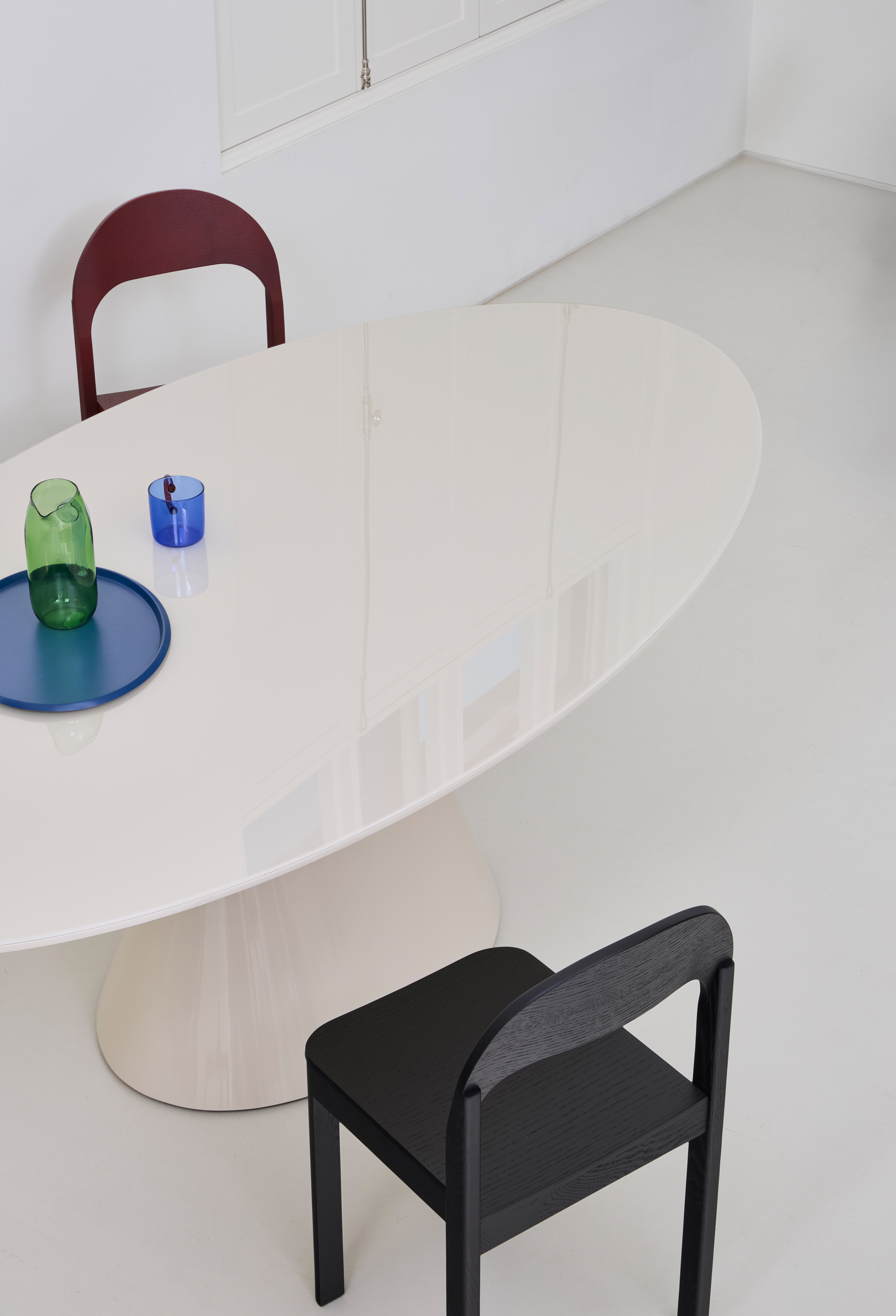 잭슨 Flare Oval Table