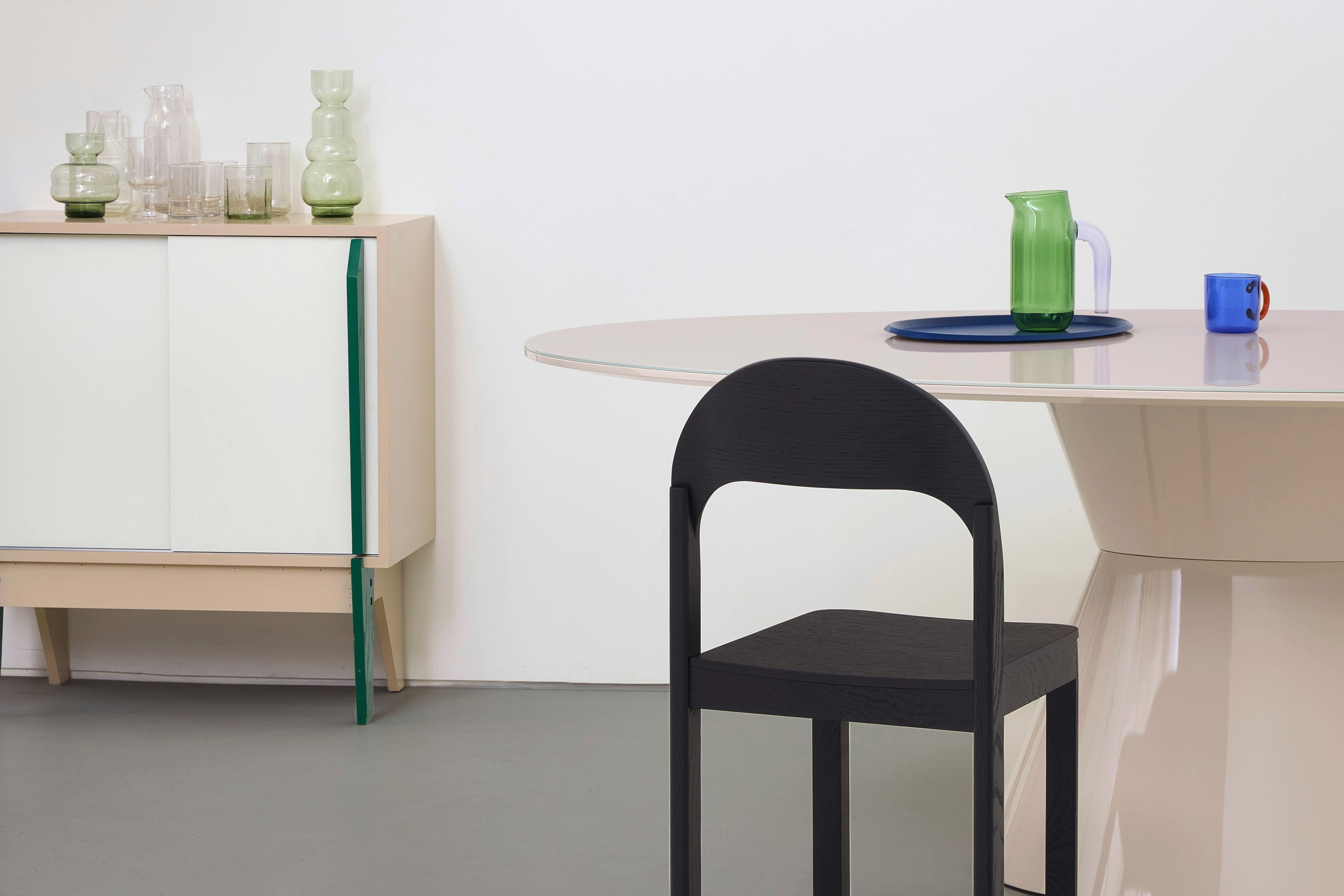잭슨 Flare Oval Table