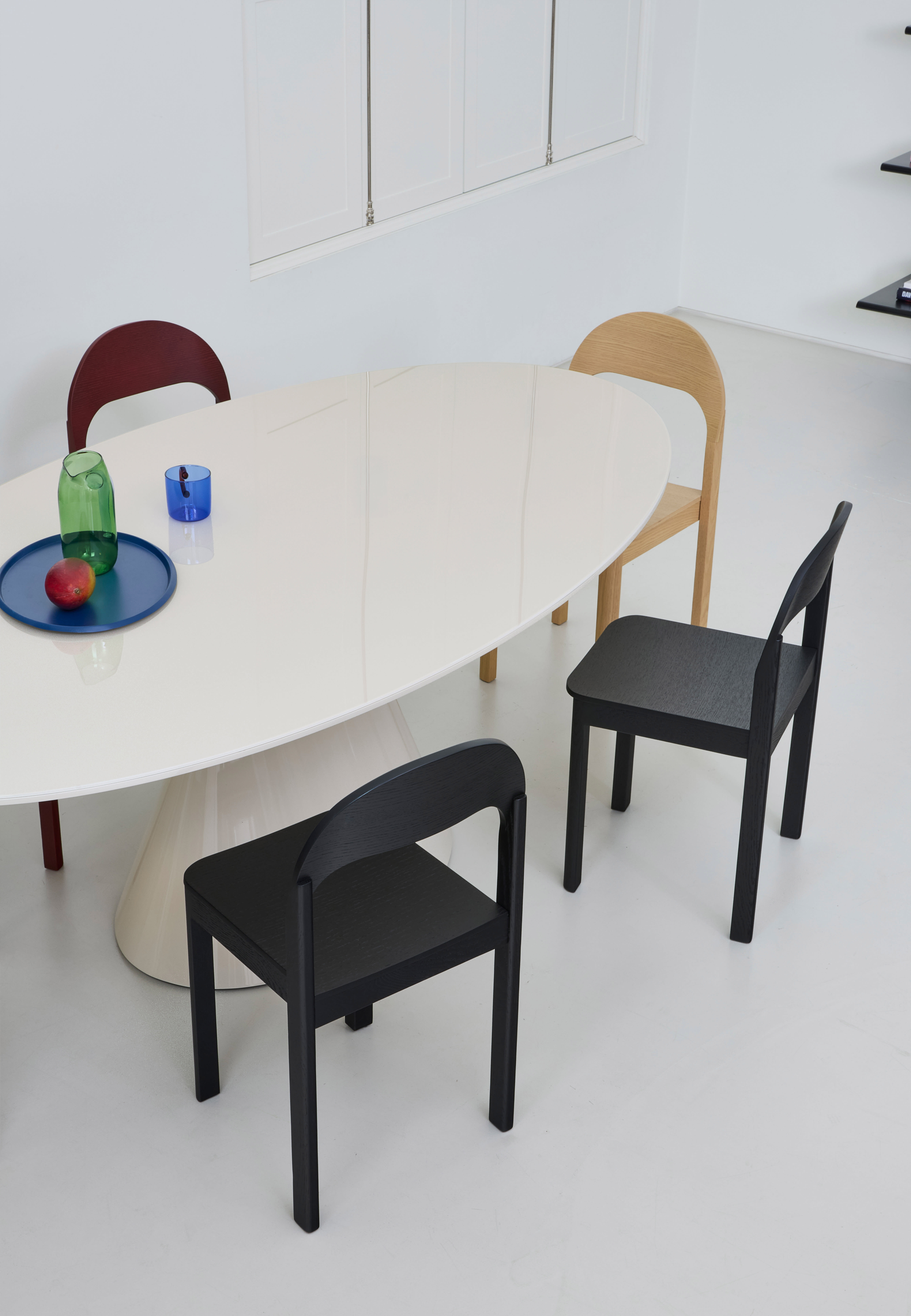 잭슨 Flare Oval Table
