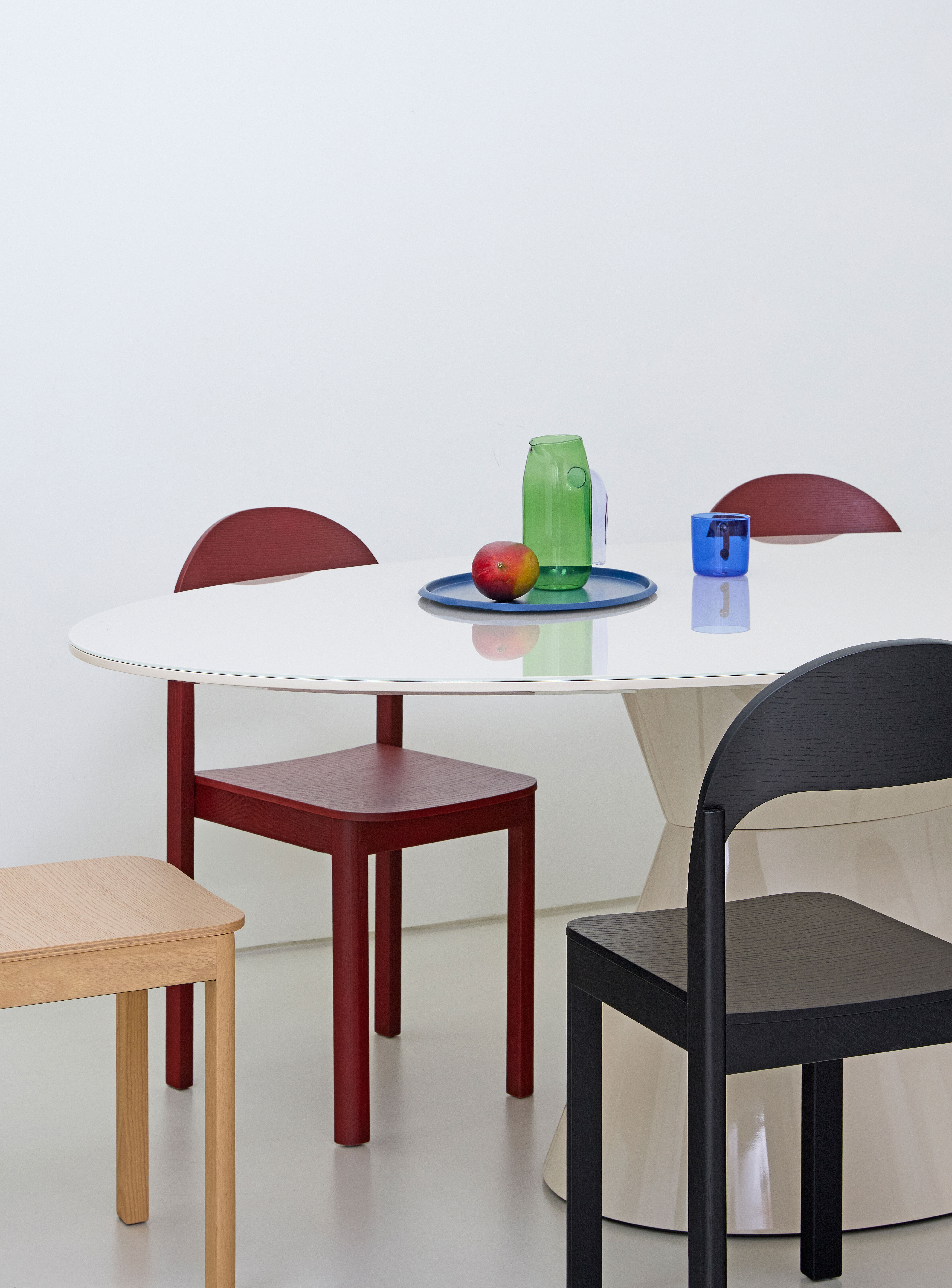 잭슨 Flare Oval Table