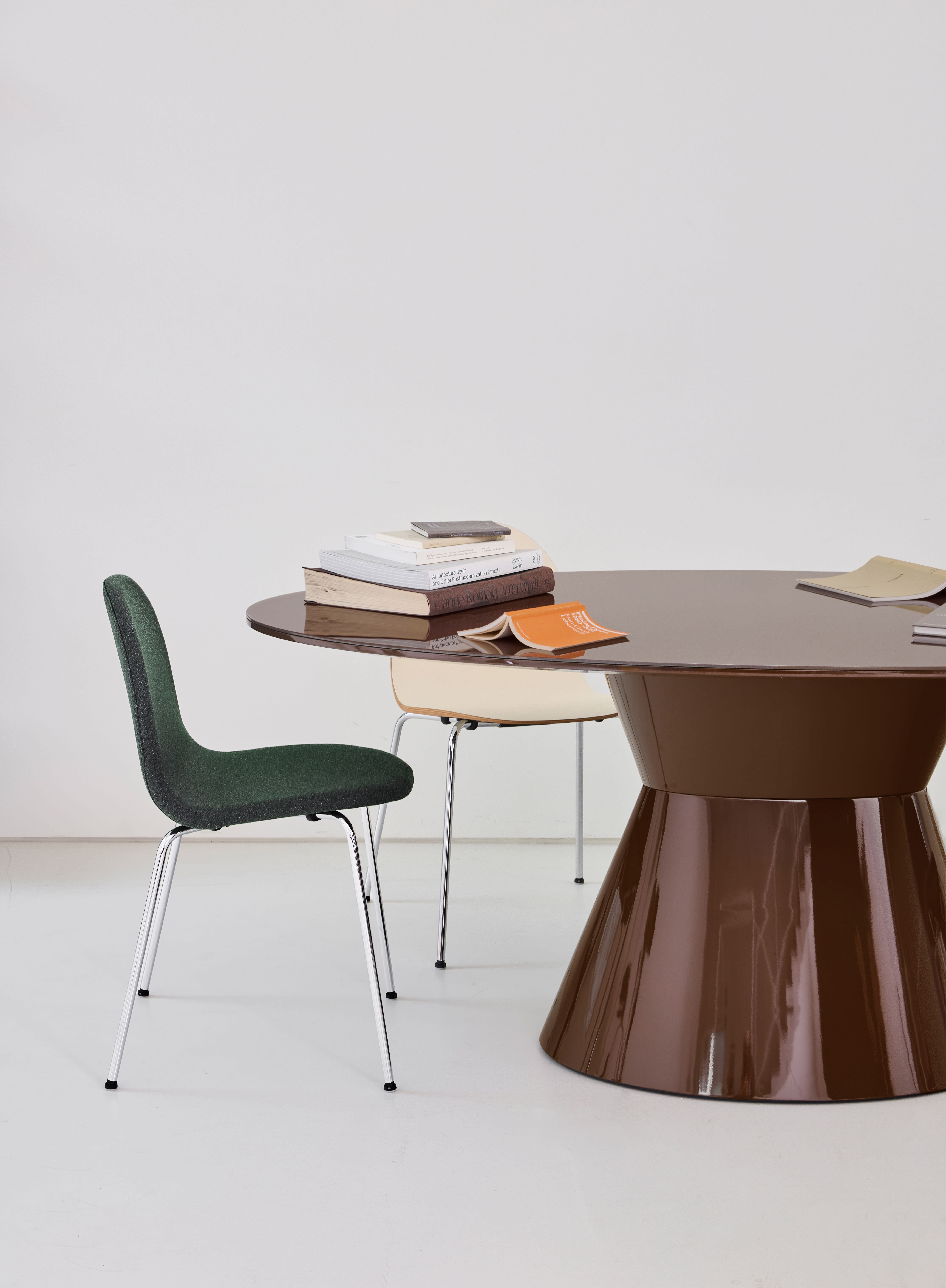 잭슨 Flare Oval Table