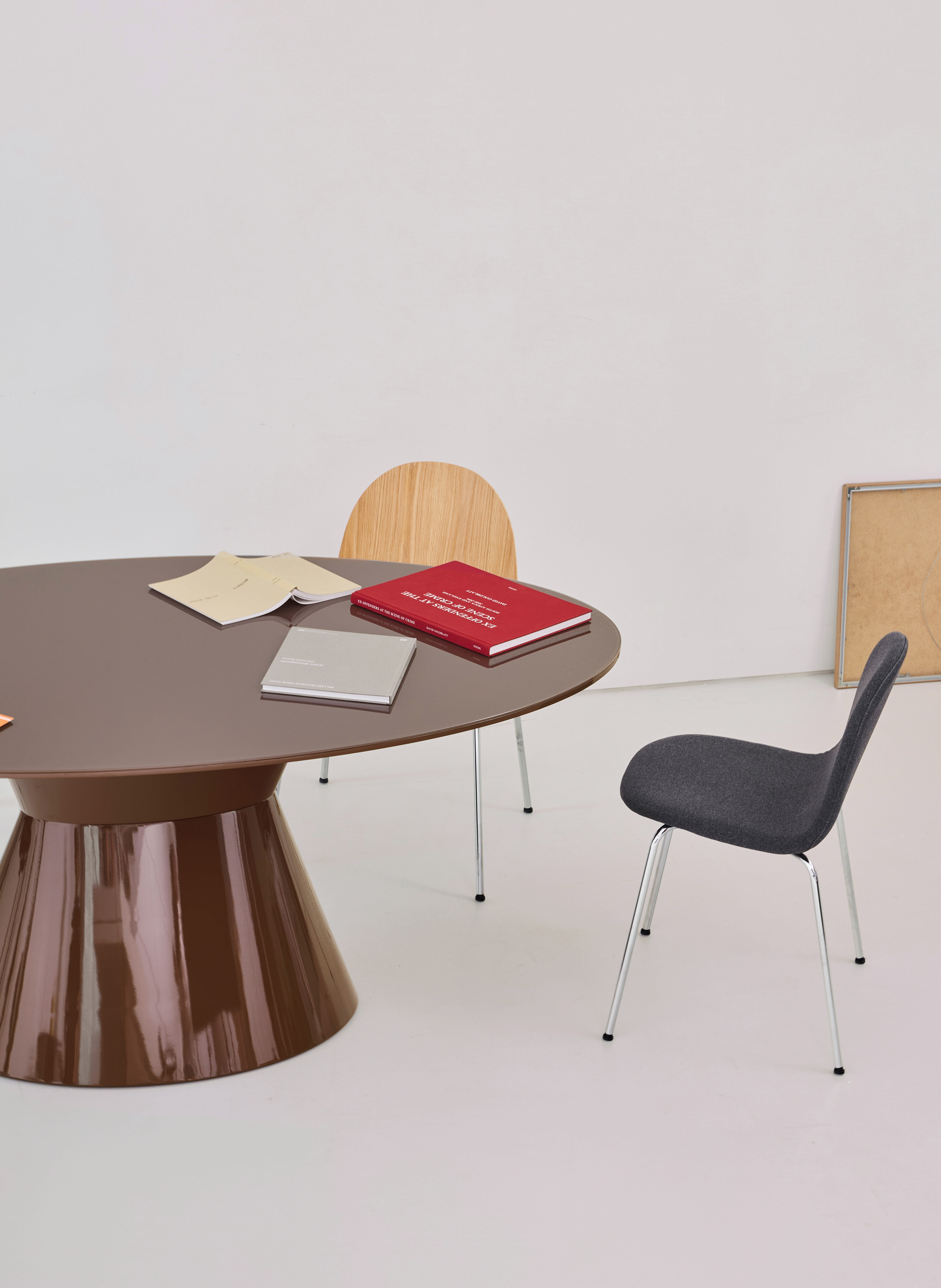 잭슨 Flare Oval Table