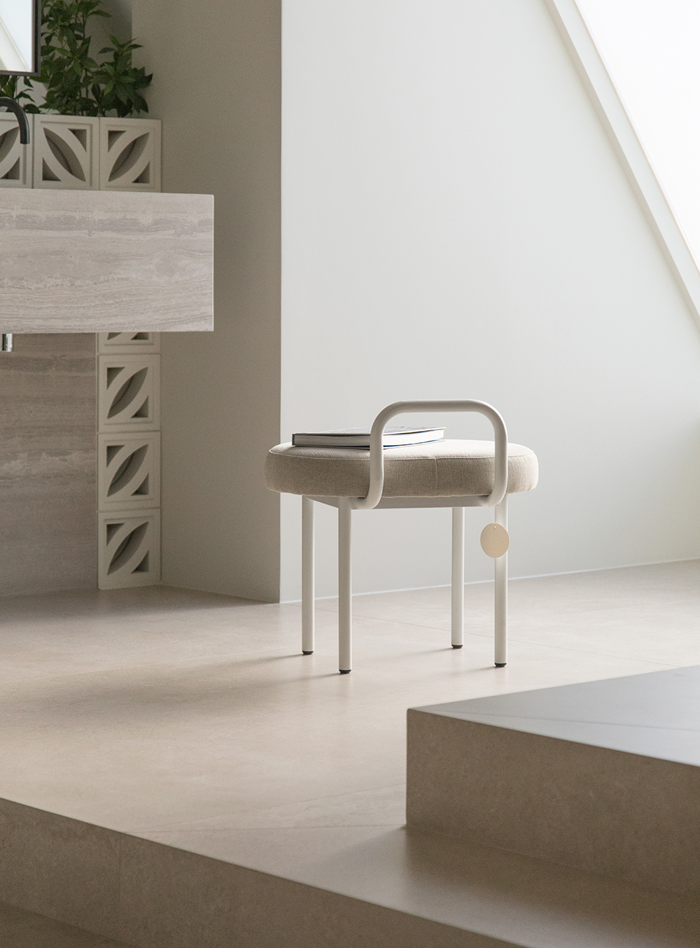 무니토 BOLD CHAIR